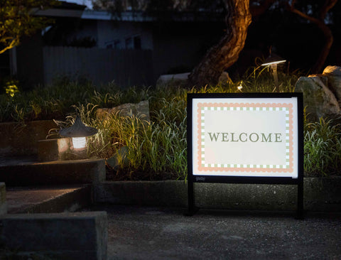 Scalloped Border Welcome Yardsy Sign
