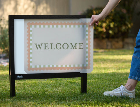 Scalloped Border Welcome Yardsy Sign